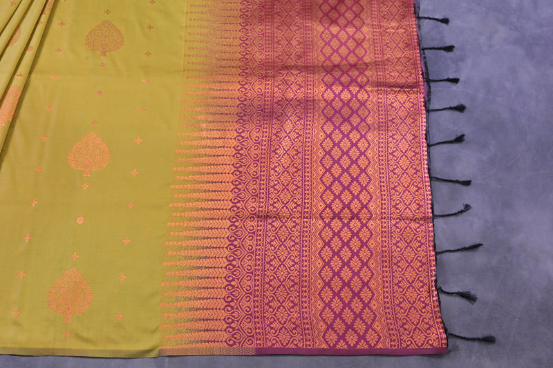 Regal Kanchipuram Semi-Silk Saree - Borderless Design with Heavy Pallu