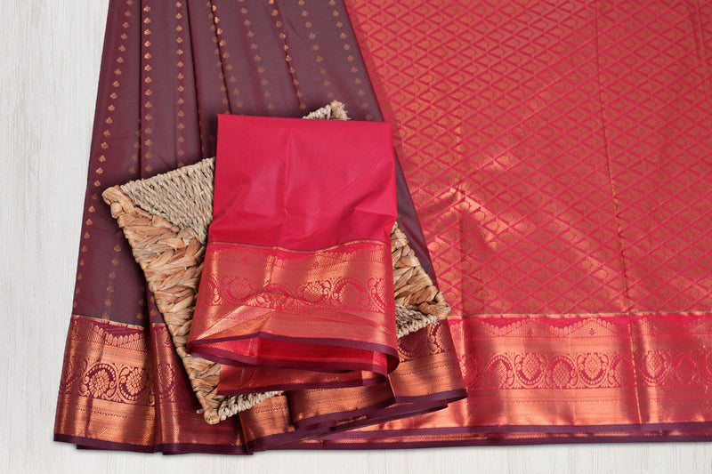 Elegant Handcrafted Saree with Zari Lines and Regal Pallu