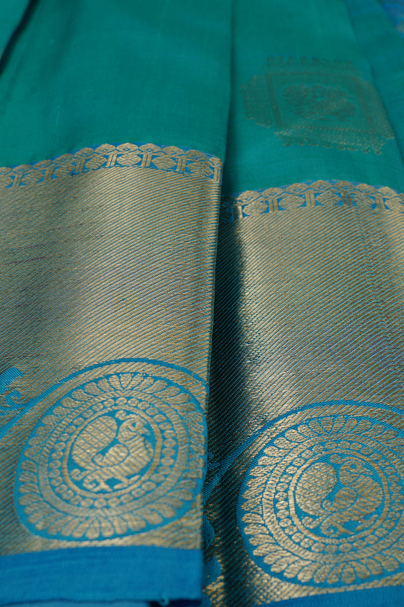 Elegant Kanchipuram Handloom Silk Masterpiece with Grand Pallu in Blue