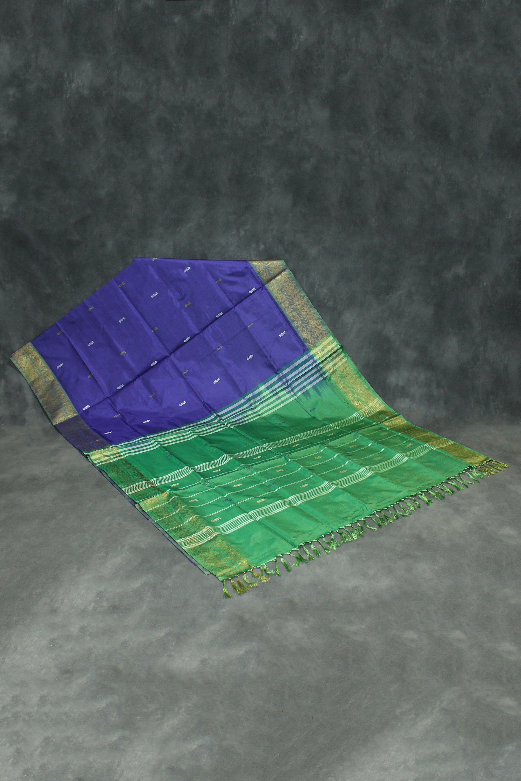 Banana Pith (Vaazhai Naar) Saree with Traditional Zari Butta Border – Violet & Green