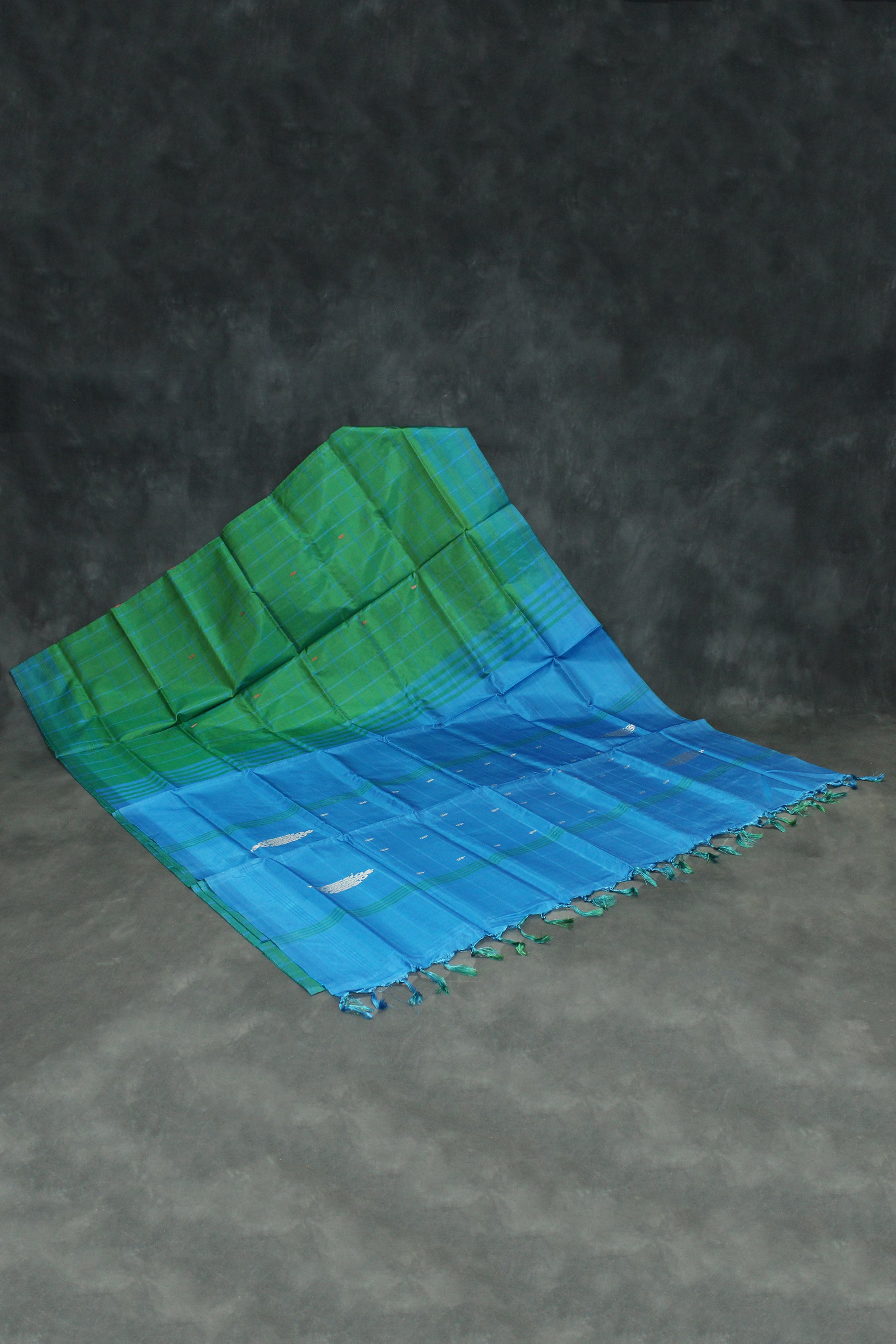 Banana Pith (Vaazhai Naar) Green & Blue Borderless Saree with Small Butta