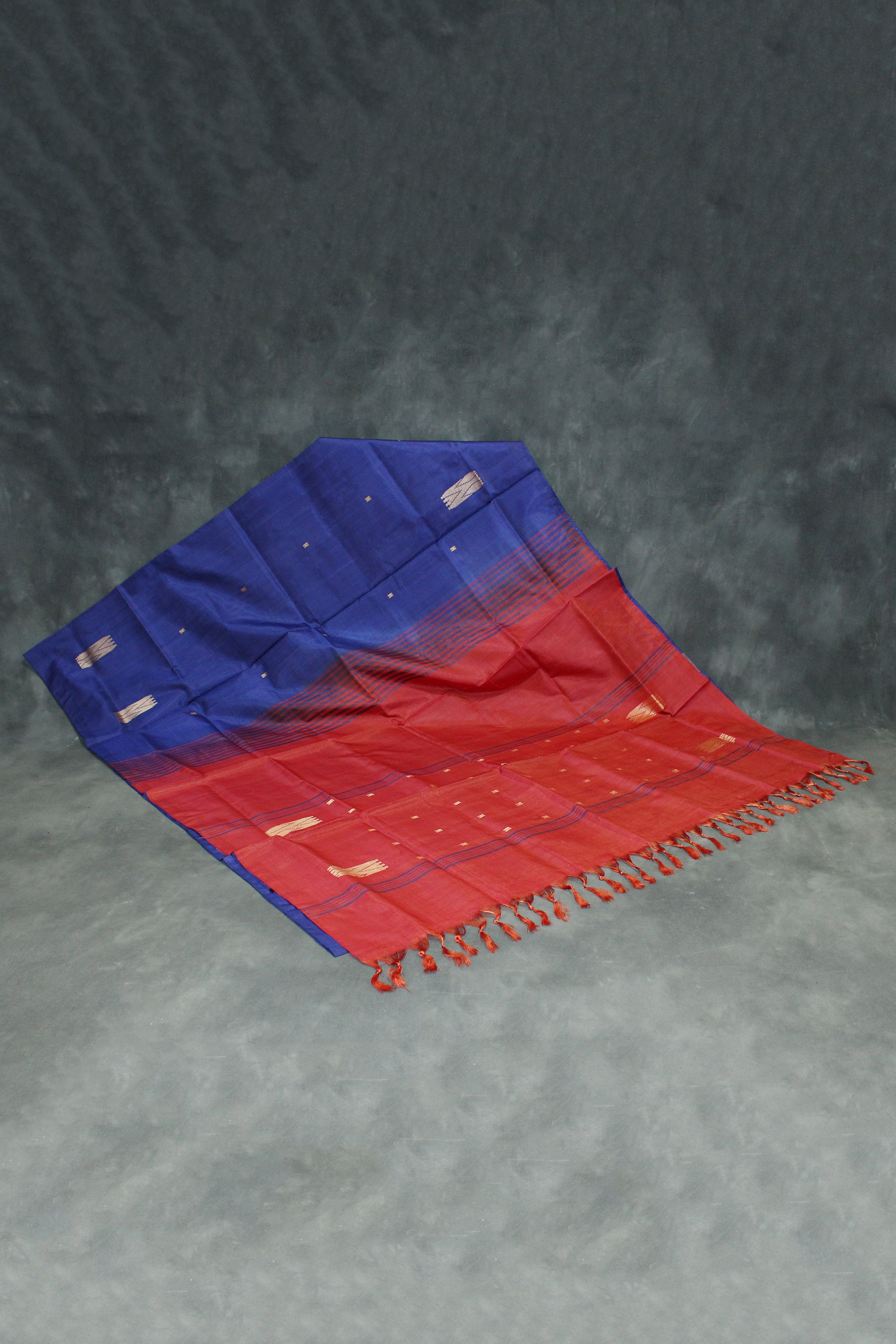 Vaazhai Naar (Banana Pith) Borderless Saree in Red with Contrasting Blue Pallu, Small Buttas & Fringed Tassels