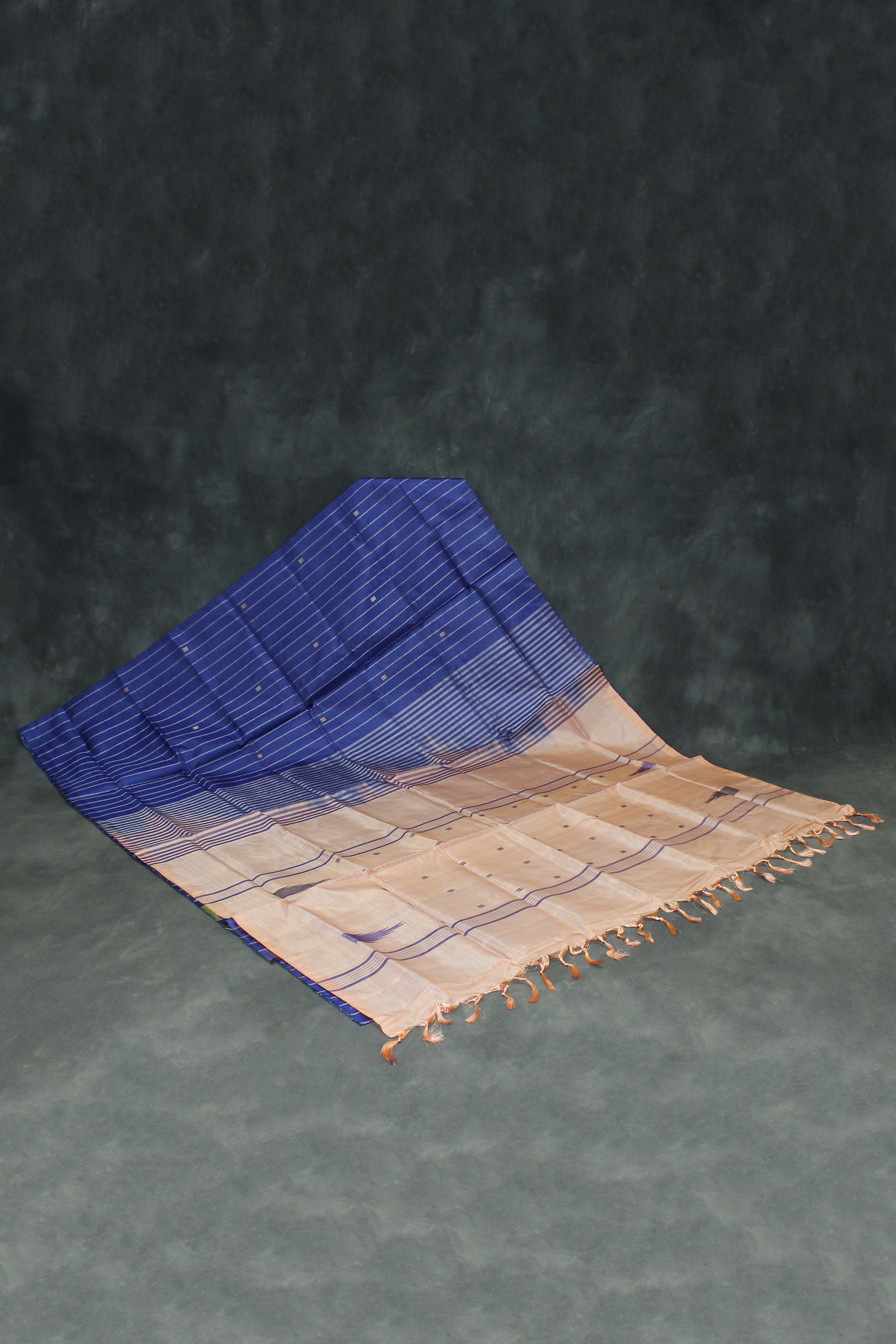 Vaazhai Naar (Banana Pith) Navy Blue & Peach Borderless Saree with Small Butta