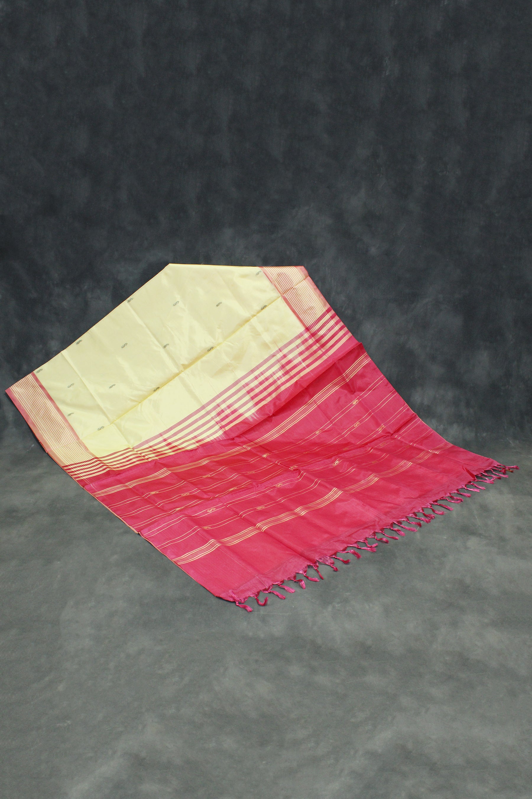 Vaazhai Naar (Banana Pith) Light Yellow Saree with Pink Pallu and Small Butta Motifs - Borderless Traditional Saree