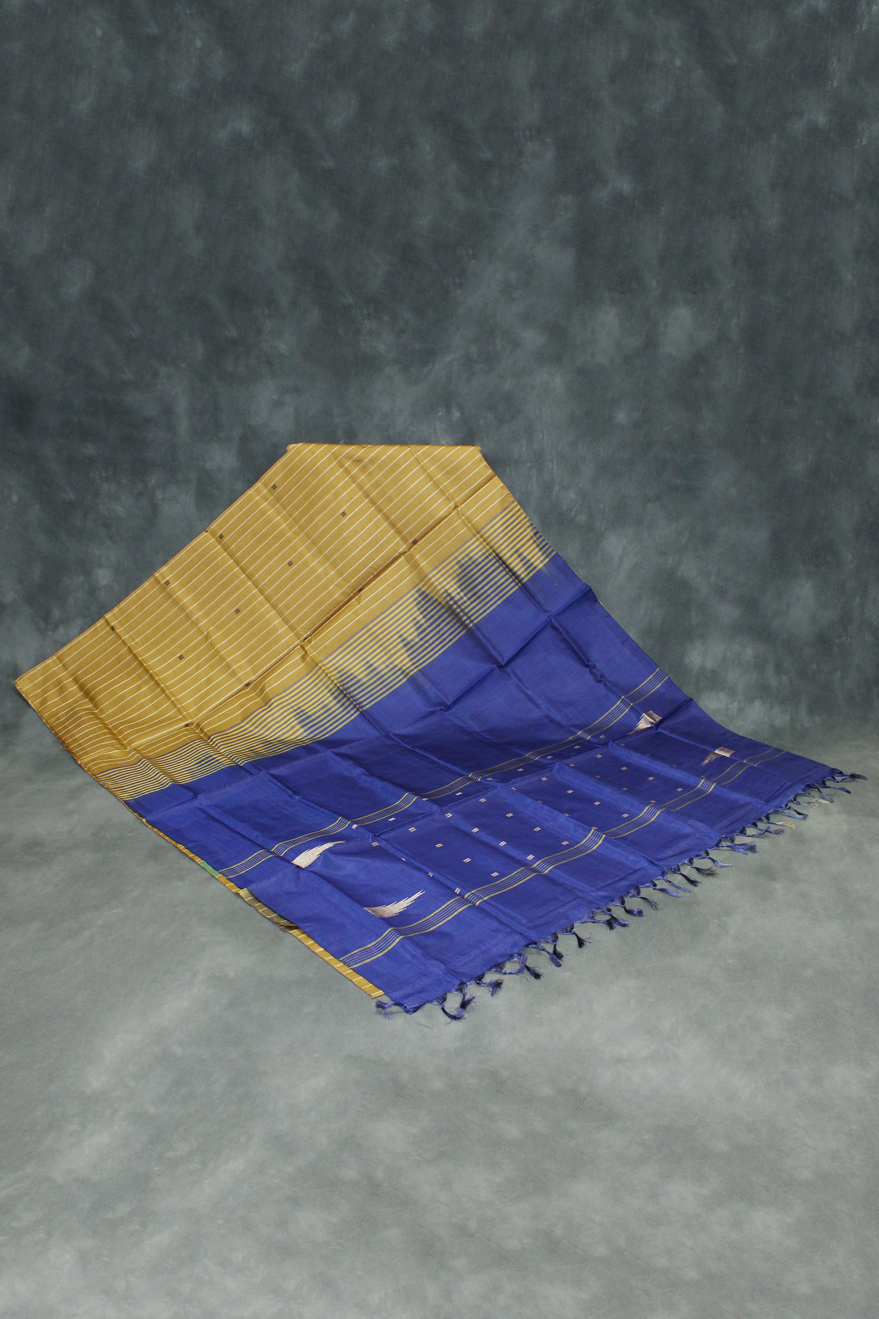 Blue Banana Pith (Vaazhai Naar) Borderless Saree with Small Butta