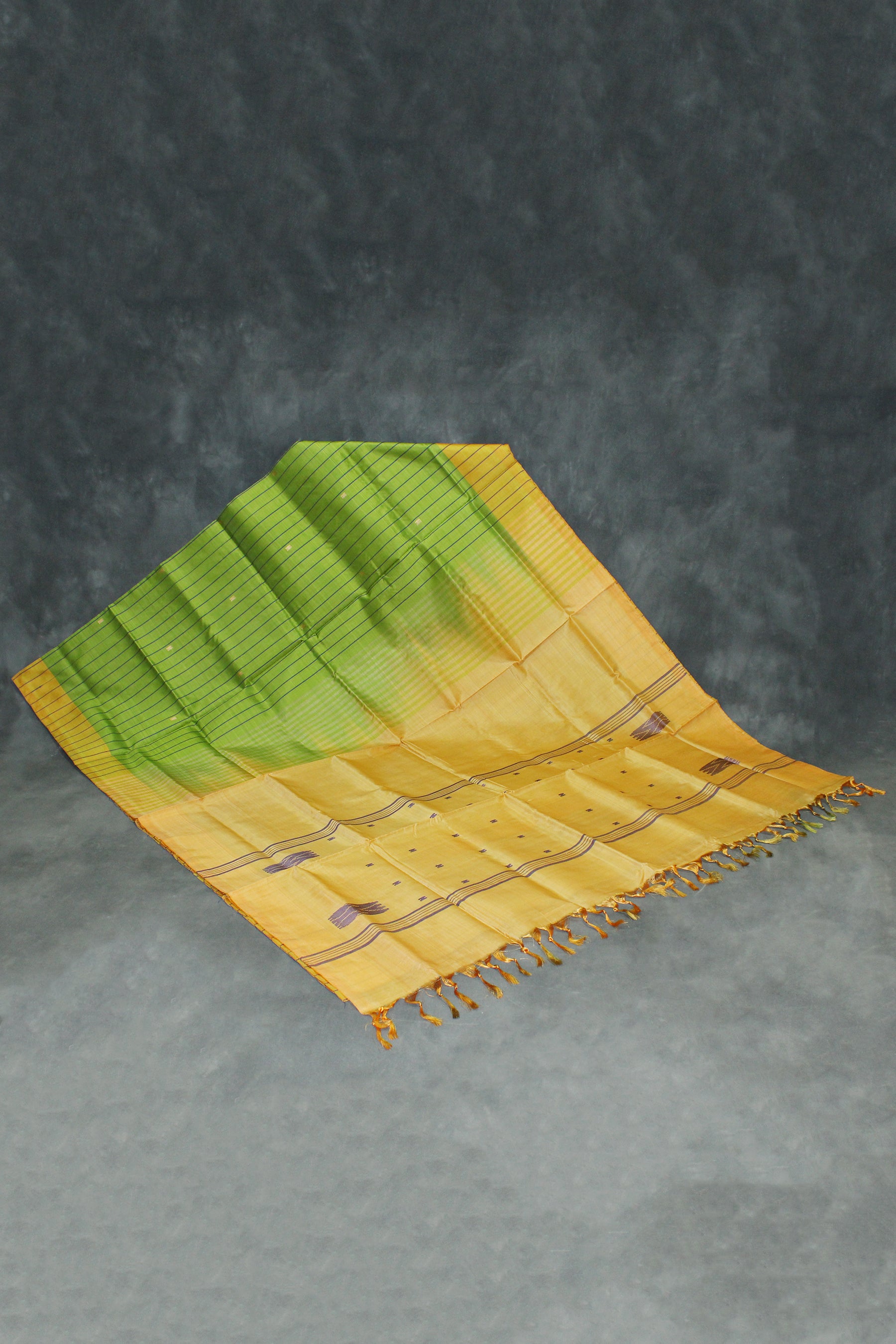 Amber Vaazhai Naar Banana Pith Saree with Small Butta - Borderless Traditional Handloom