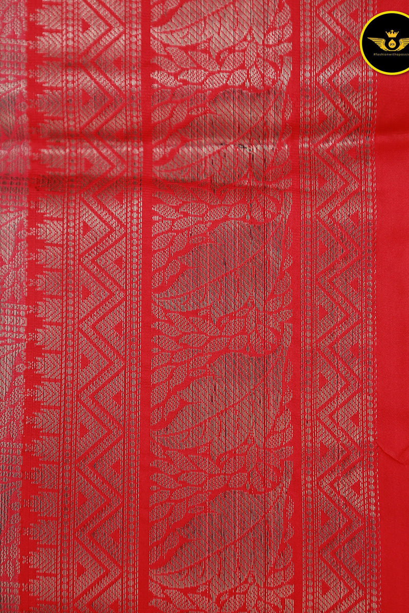 Antique Zari Borders & Contrasting Pallu: Semi Silk Saree