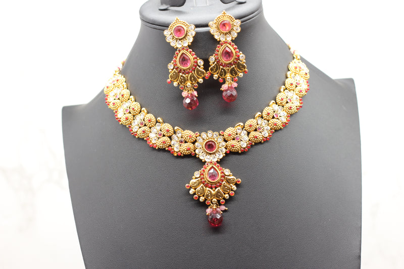 Exquisite Kemp Pendant & Metal Choker Set with Matching Earrings