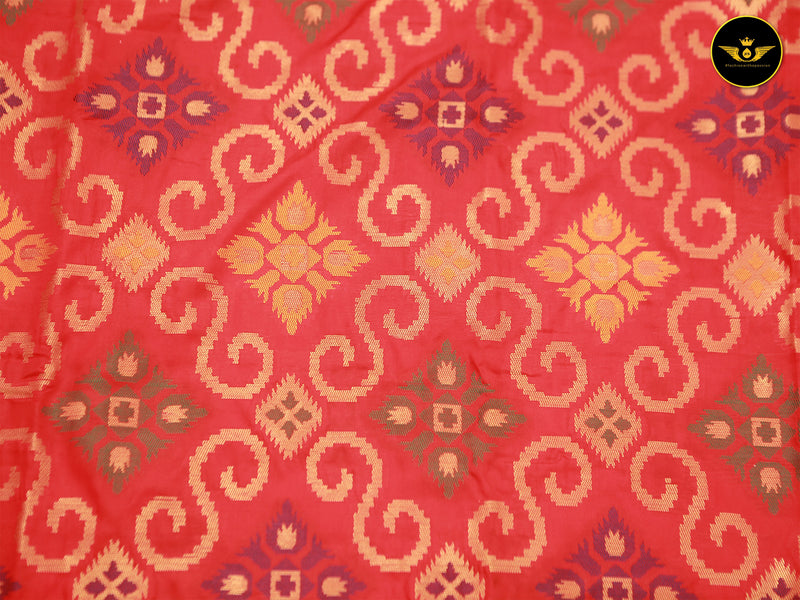 Banarasi Handloon Saree: All-Over Zari Butta with Contrast Border