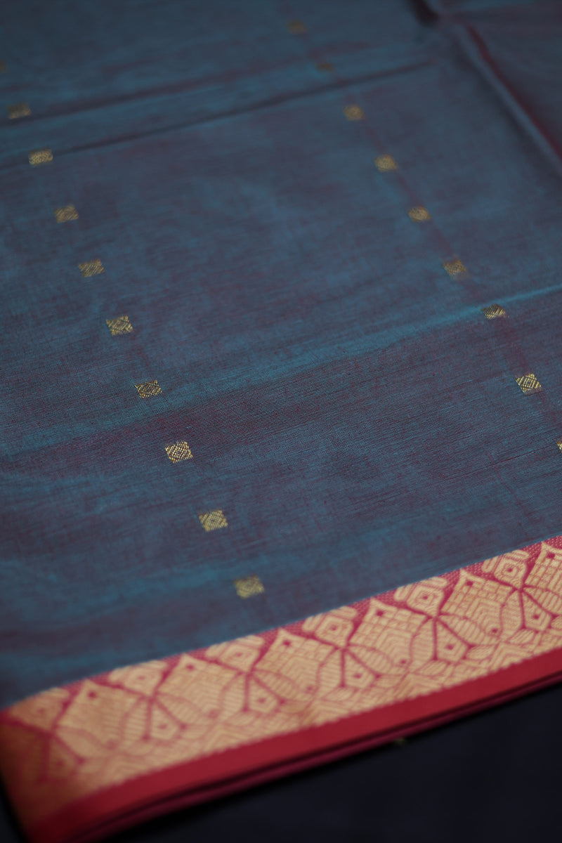 Elegant Cotton Saree with Rich Pallu: Combining Indian Tradition