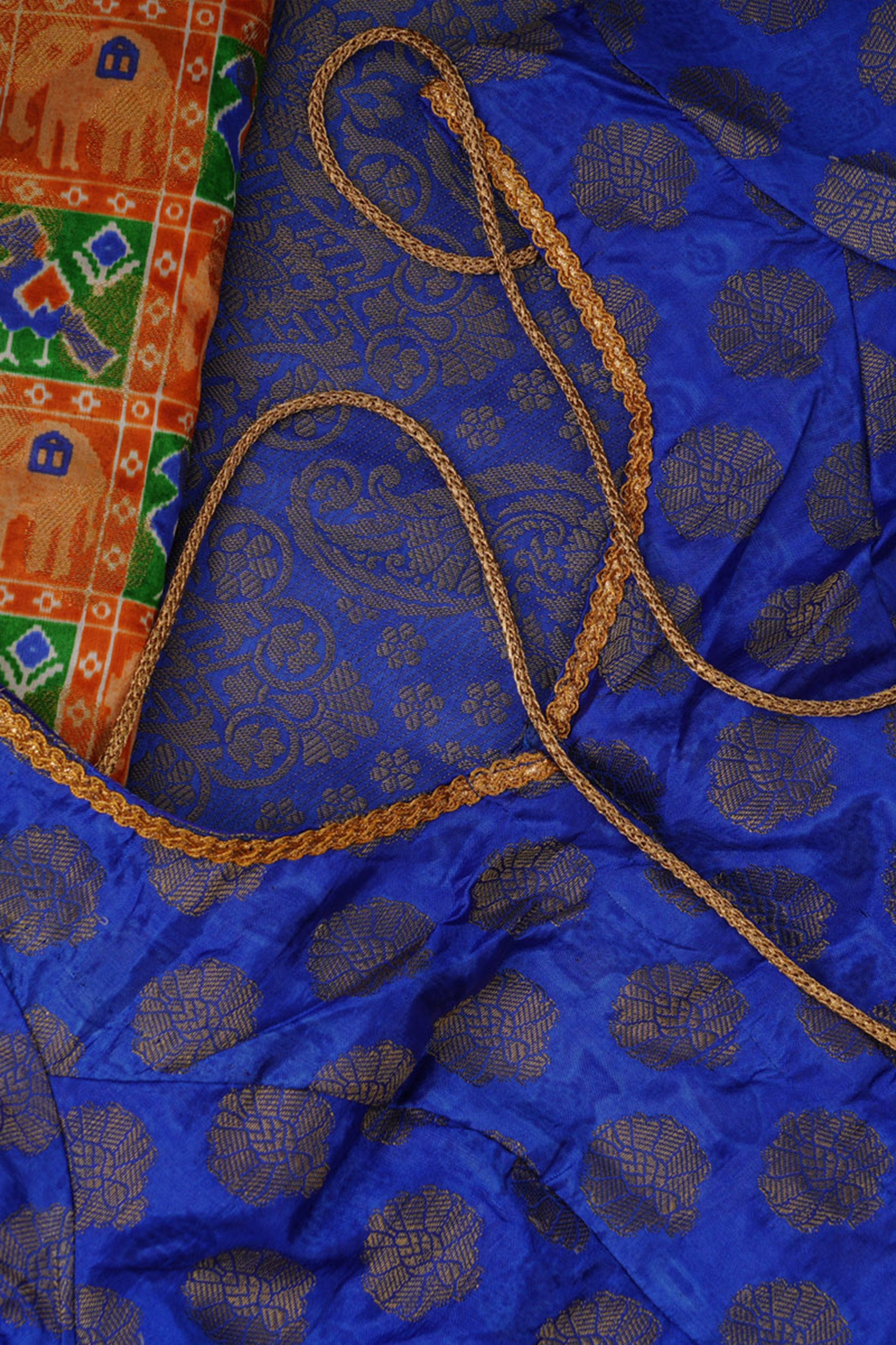 Exquisite Ikkat Silk Saree with Pochampally Ikkat Weaving SAREE JCS Fashions