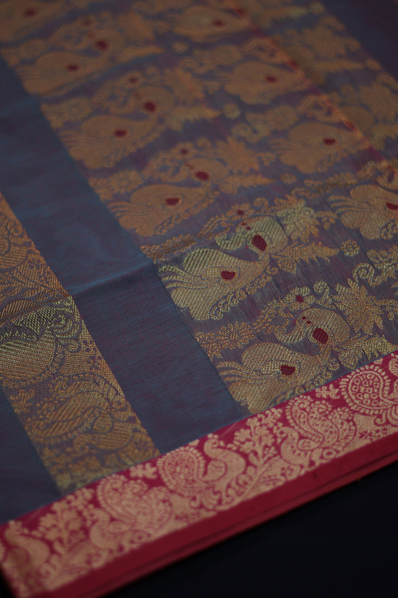 Elegant 100% Cotton Saree with Richly Woven Pallu - Indian Aesthetics