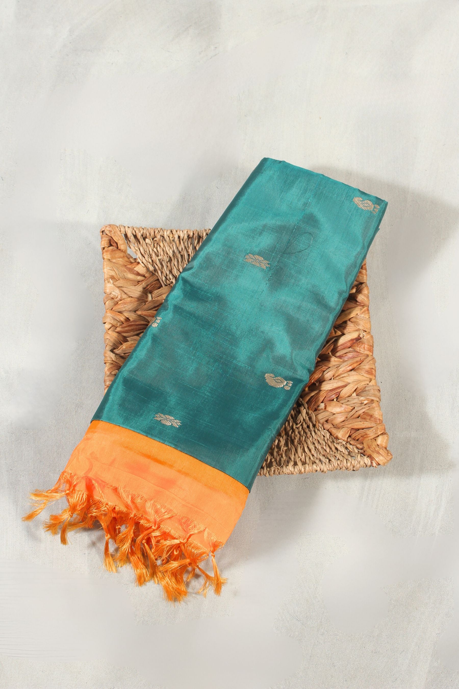 Eco-friendly Borderless Banana Pith Saree – Handwoven Beauty |JCSFashions Saree JCS Fashions Green & Yellow 5.5 meters