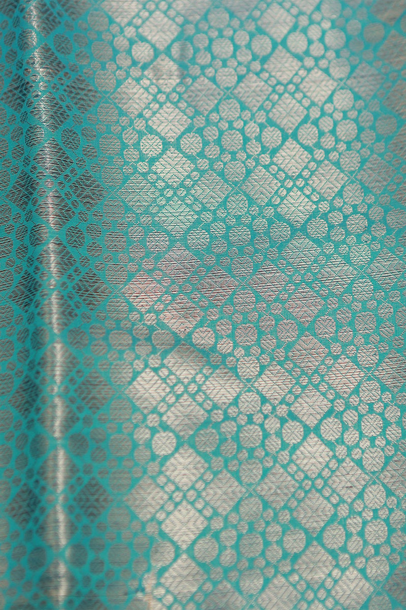 Antique Zari Borders & Contrasting Pallu: Semi Silk Saree