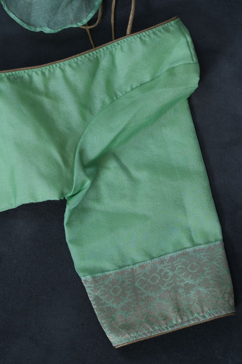 Handwoven Banarasi Kora Silk Saree with Detailed Patterns - Traditional