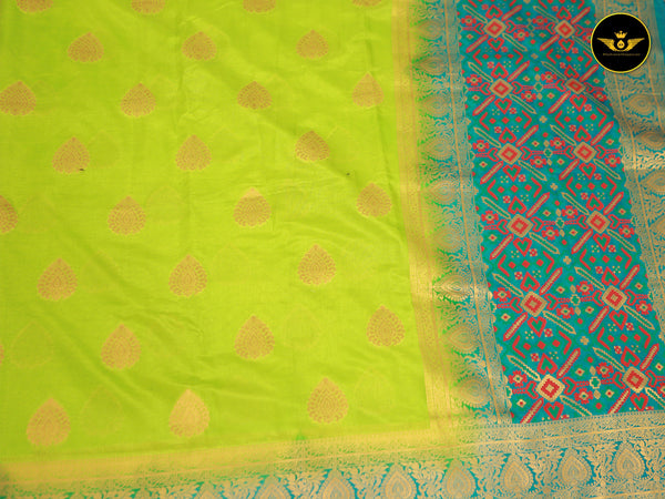 Full-weaved Banarasi Kathan Border Saree With Kathan Work Blouse