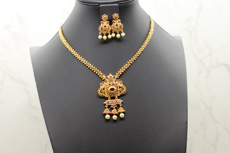 Chic Gold-Polish Chain & Earring Set with Stone and Bead Accents