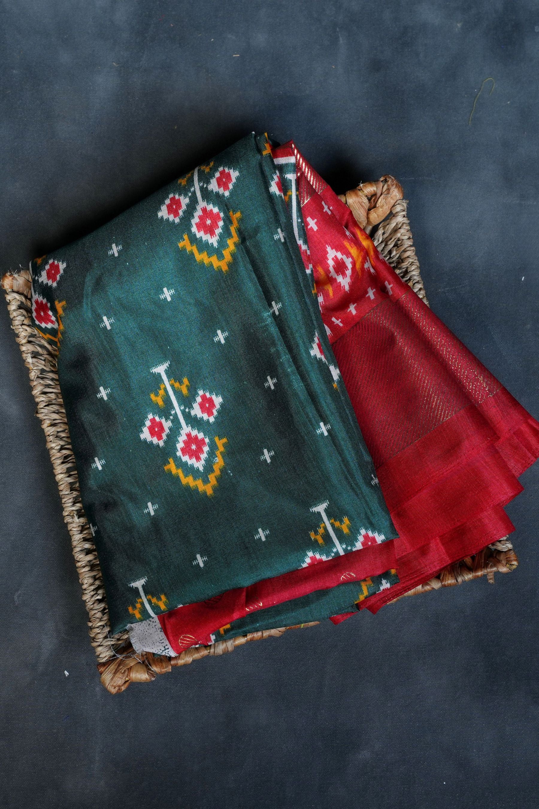 Chitrarekha Dola Silk Saree: Radiant and Traditional Style | JCS Fashions Saree JCS Fashions Green 5.5 meters