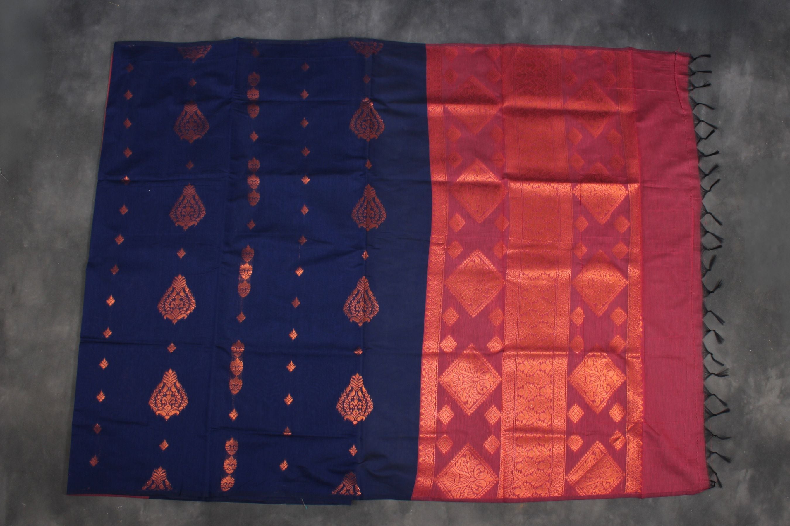 Exquisite Pure Silk-Cotton Saree: Lightweight Elegance with Large Motifs Saree JCS Fashions
