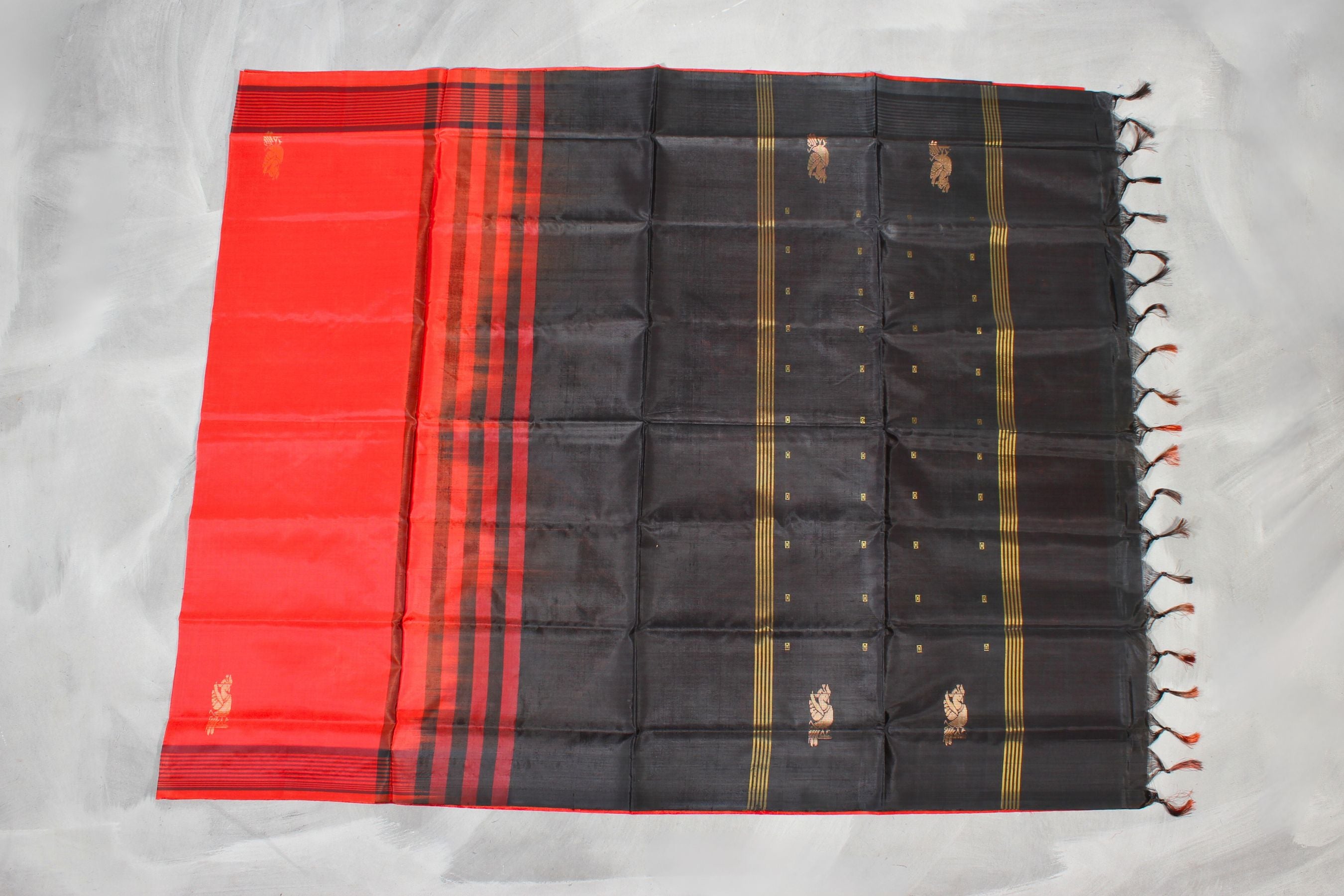 Elegant Handwoven Banana Pith Saree - Sustainable & Versatile Ethnic Chic Saree JCS Fashions