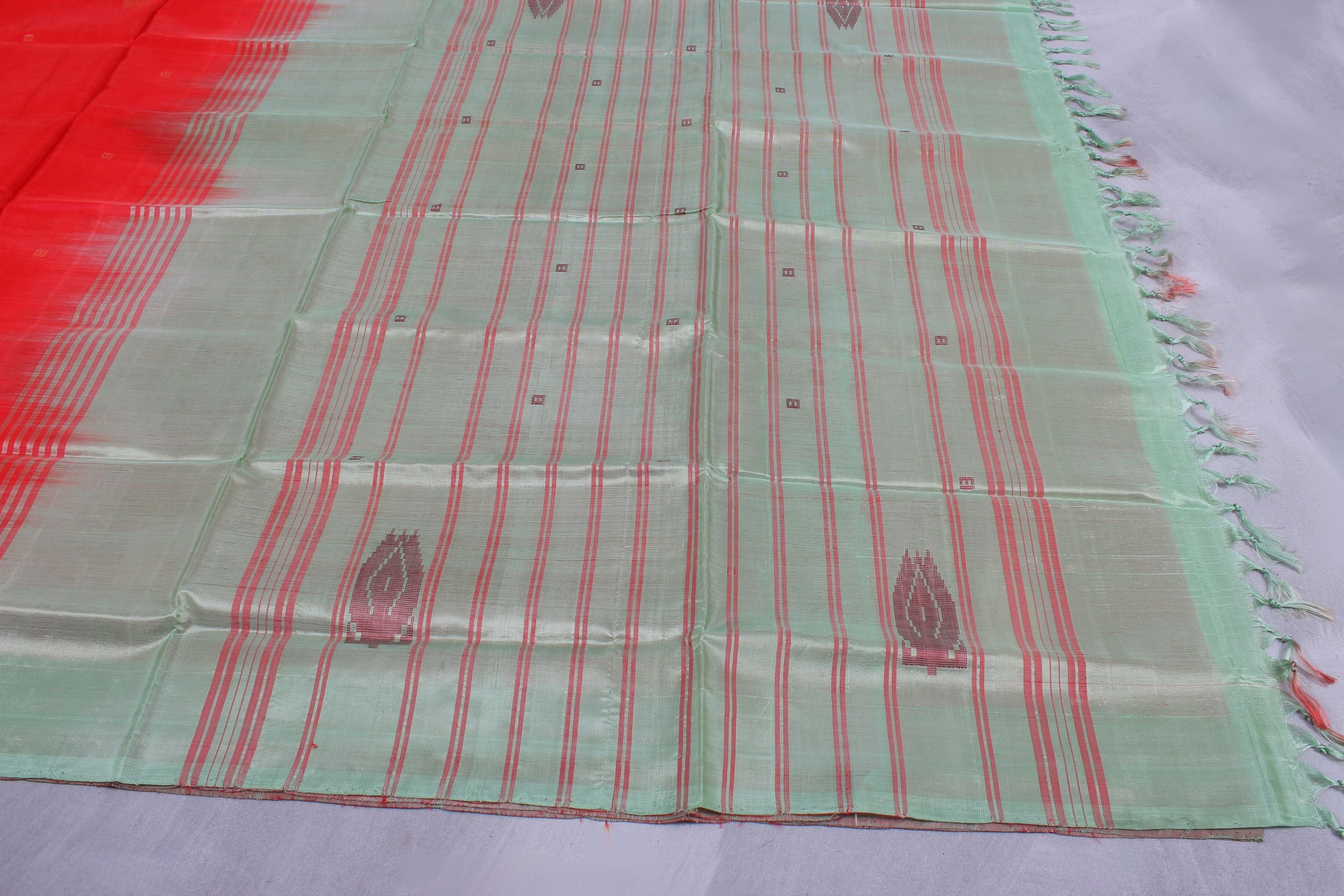 Sustainable Handwoven Vaazhai Naar Saree - Eco-Friendly Elegance Saree JCS Fashions