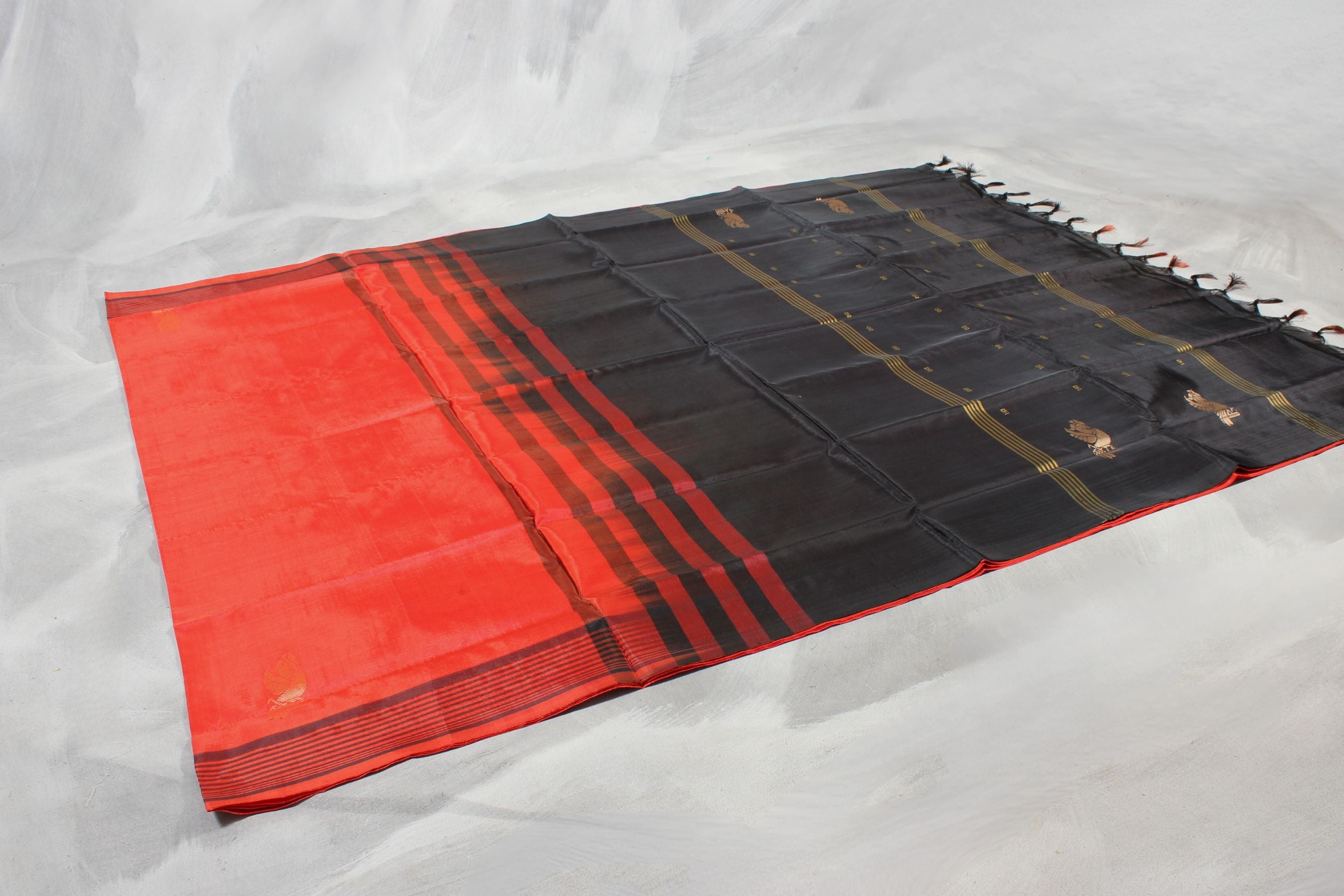 Elegant Handwoven Banana Pith Saree - Sustainable & Versatile Ethnic Chic Saree JCS Fashions