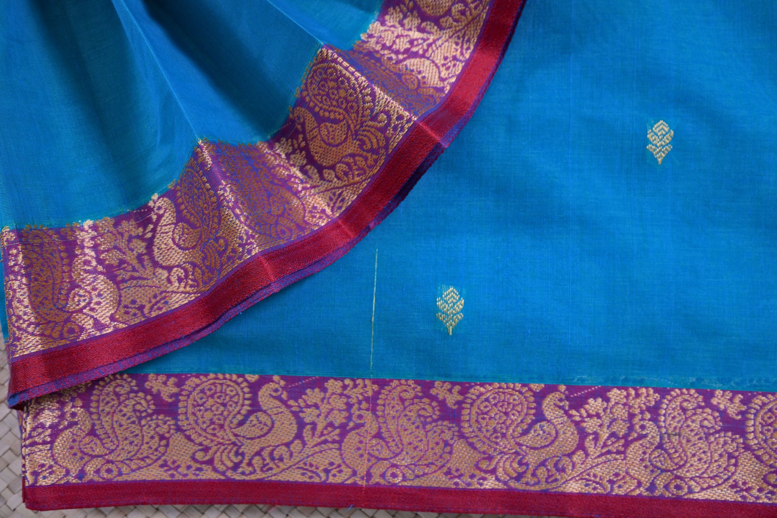 Timeless Elegance: 100% Cotton 9-Yard Saree with Line Pallu Saree JCS Fashions