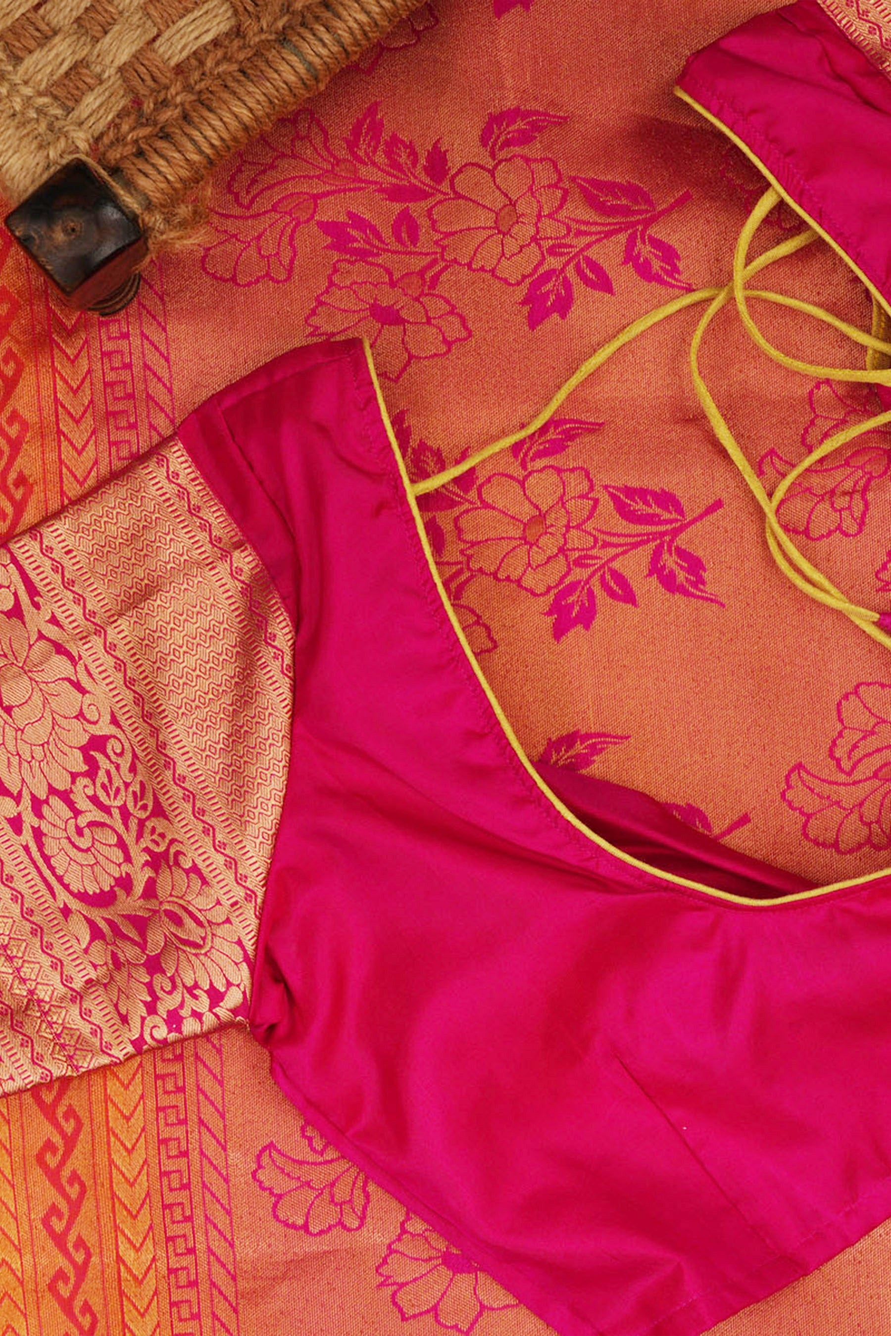 Red Double Warp Handloom Silk Saree with Design Borders - View 7 - JCS Fashions