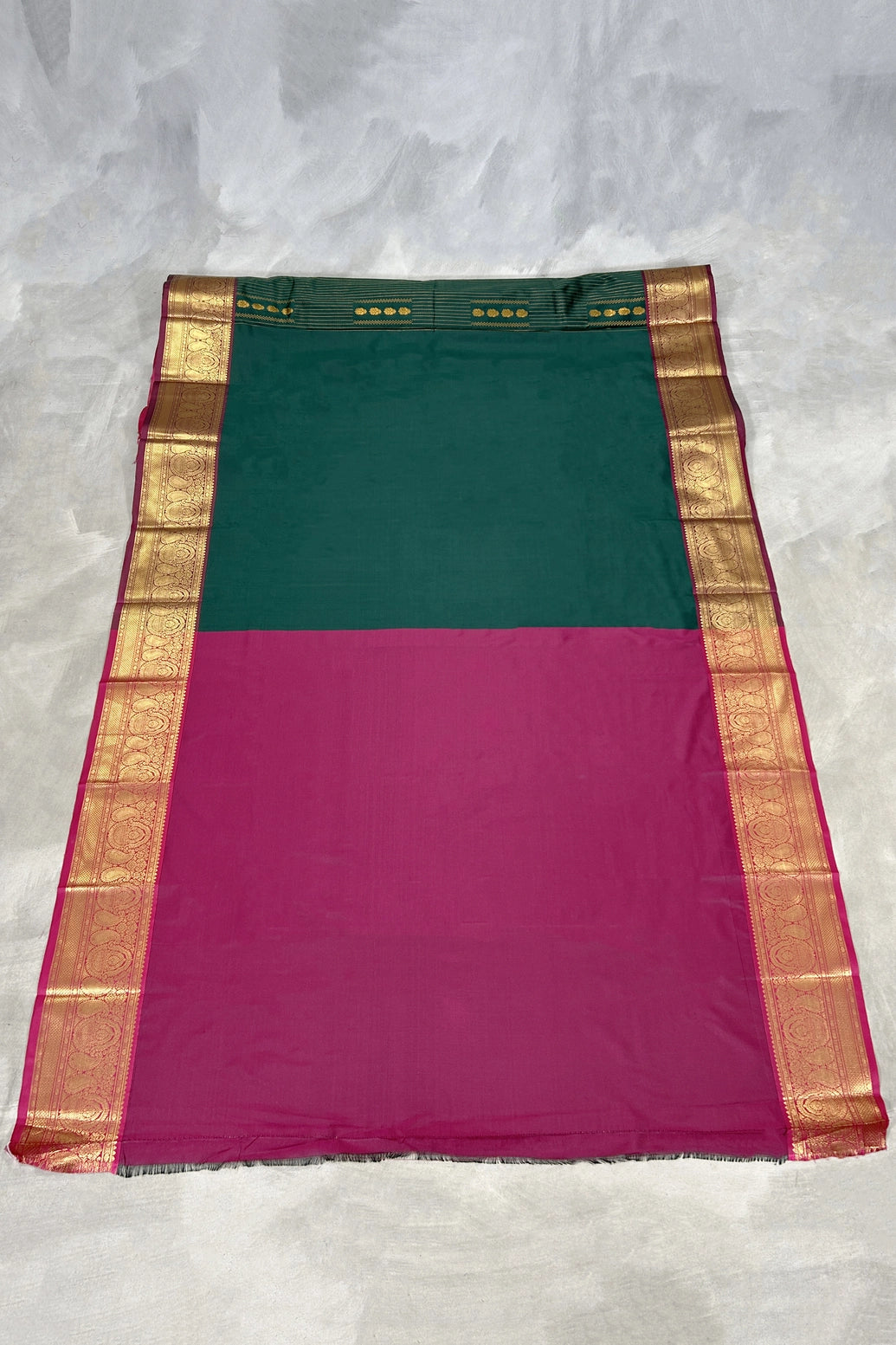 Green Pure Silk Saree with Heavy Pallu Border and Blouse, Traditional Woven Look