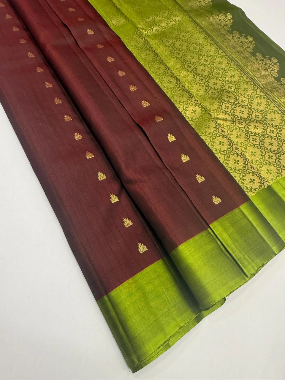 Maroon Soft Silk Saree with Kommai Butta and Contrast Green Border