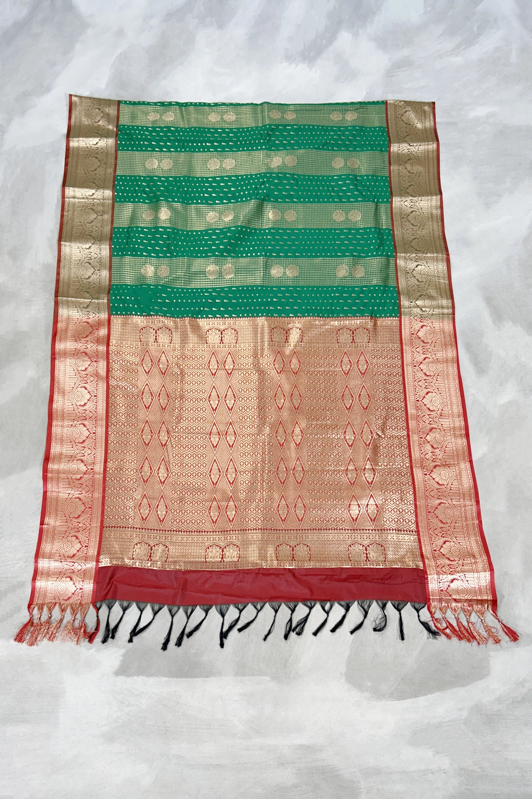 Green Pure Silk Saree with Heavy Zari Pallu and Border, Silk Mark Certificate, with Blouse Piece