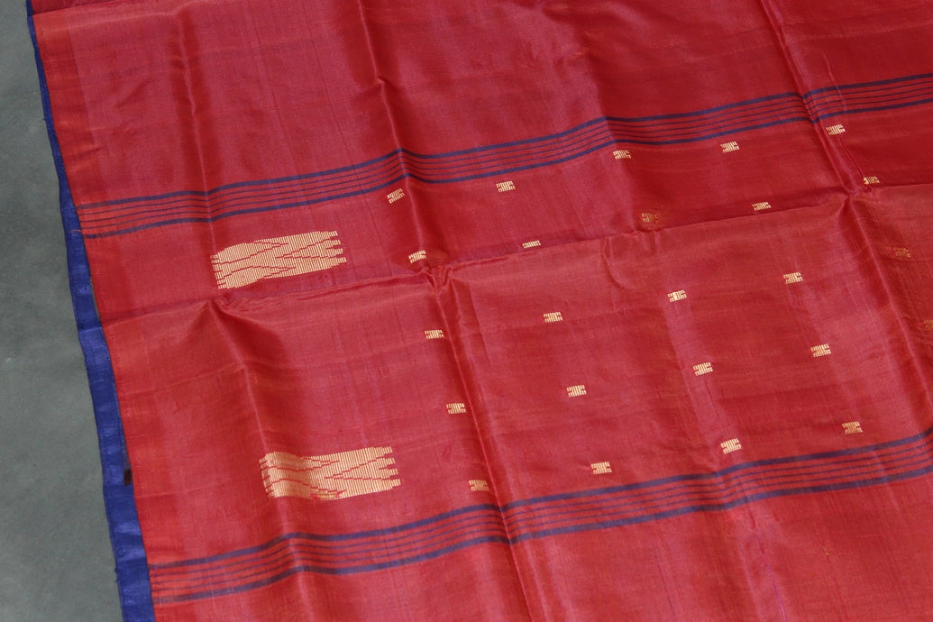Vaazhai Naar (Banana Pith) Borderless Saree in Red with Contrasting Blue Pallu, Small Buttas & Fringed Tassels