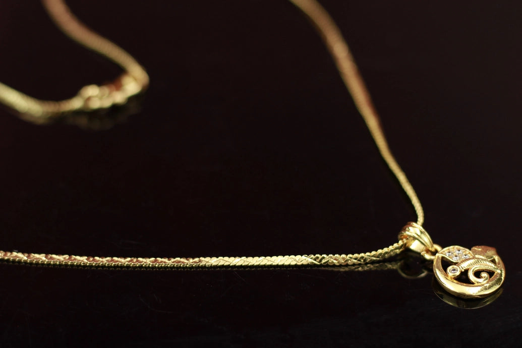 Gold-Tone Textured Chain Necklace with Pendant and Enamel Finish for Traditional Wear