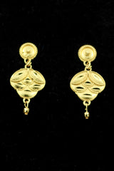 Traditional Gold-Tone Pearl Necklace Set with Floral Pendant and Matching Drop Earrings