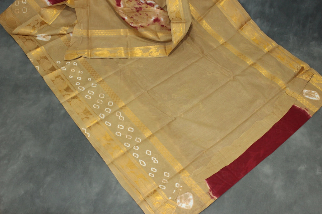 Maroon Sungudi Cotton Bandhani Saree with Golden Zari Border and Traditional Instrument Motifs, Unstitched Blouse Included Saree JCS Fashions