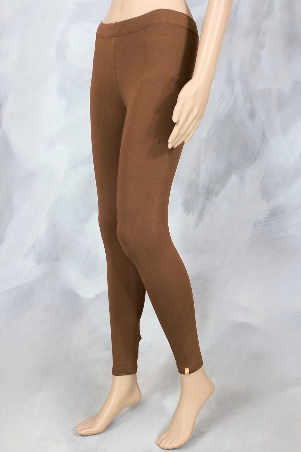Ankle Leggings, 4 way Lycra material 
Silicon - wash for smooth finish 
GSM - 195 - 210 
Ankle length
Belt type.