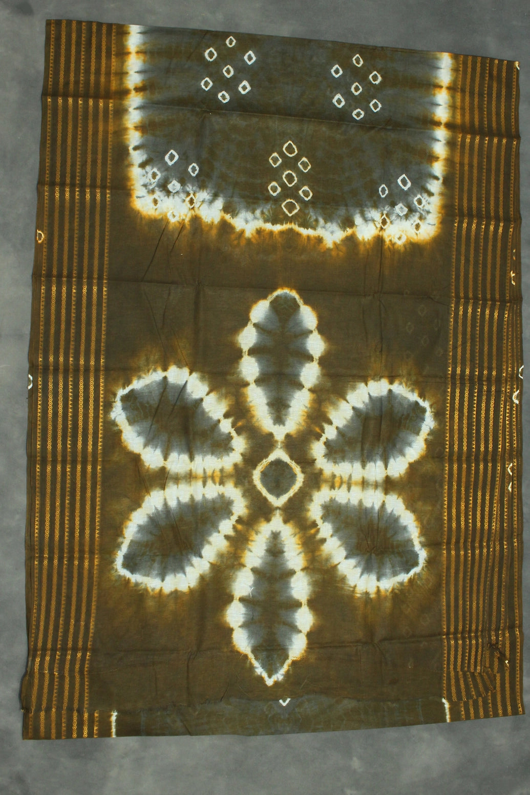 Grey Sungudi Cotton Bandhani Saree with Golden Zari Border and Unstitched Blouse