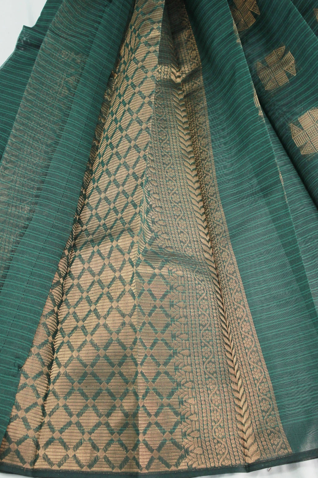 Bottle Green Silk Cotton Saree with Zari Border, Borderless Look, Comes with Blouse
