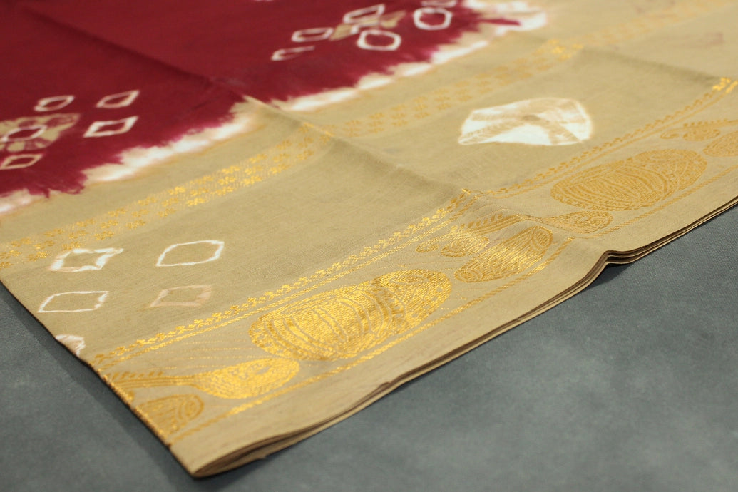 Maroon Sungudi Cotton Bandhani Saree with Golden Zari Border and Traditional Instrument Motifs, Unstitched Blouse Included Saree JCS Fashions