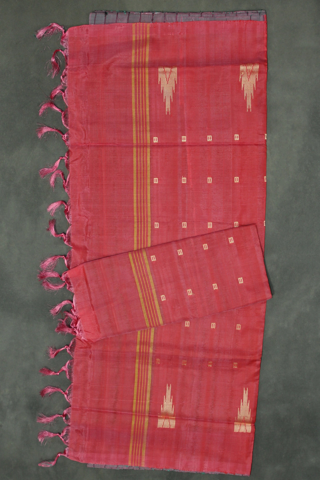 Reddish Pink Vaazhai Naar (Banana Pith) Handloom Borderless Saree with Small Butta