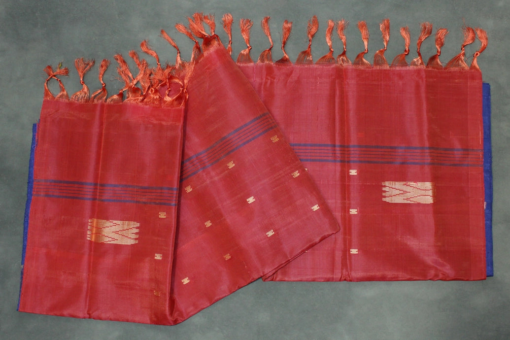 Vaazhai Naar (Banana Pith) Borderless Saree in Red with Contrasting Blue Pallu, Small Buttas & Fringed Tassels