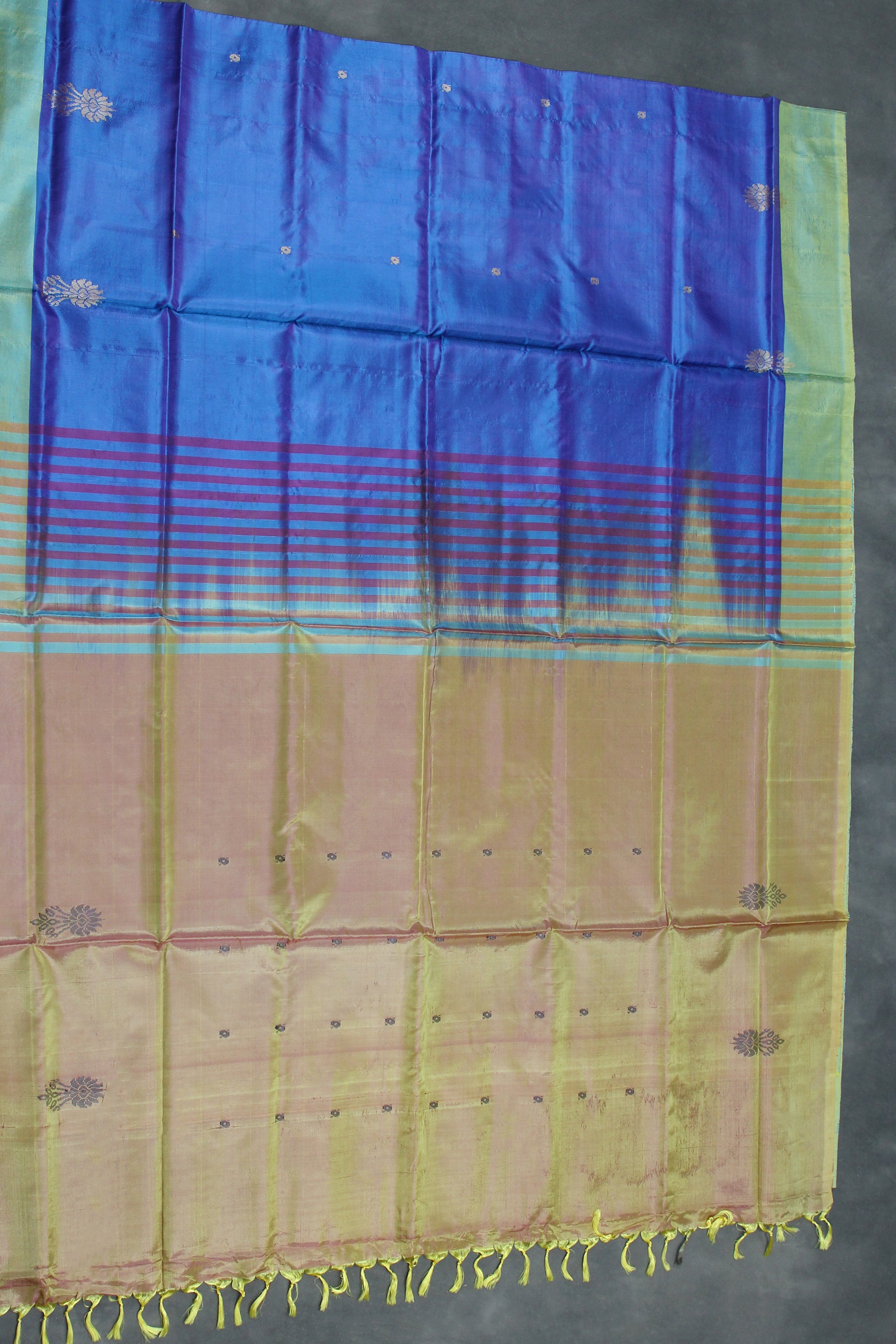 Banana Pith (Vaazhai Naar) Borderless Saree - Light Mehendi Green with Small Butta & Tassels - Light mehendi green