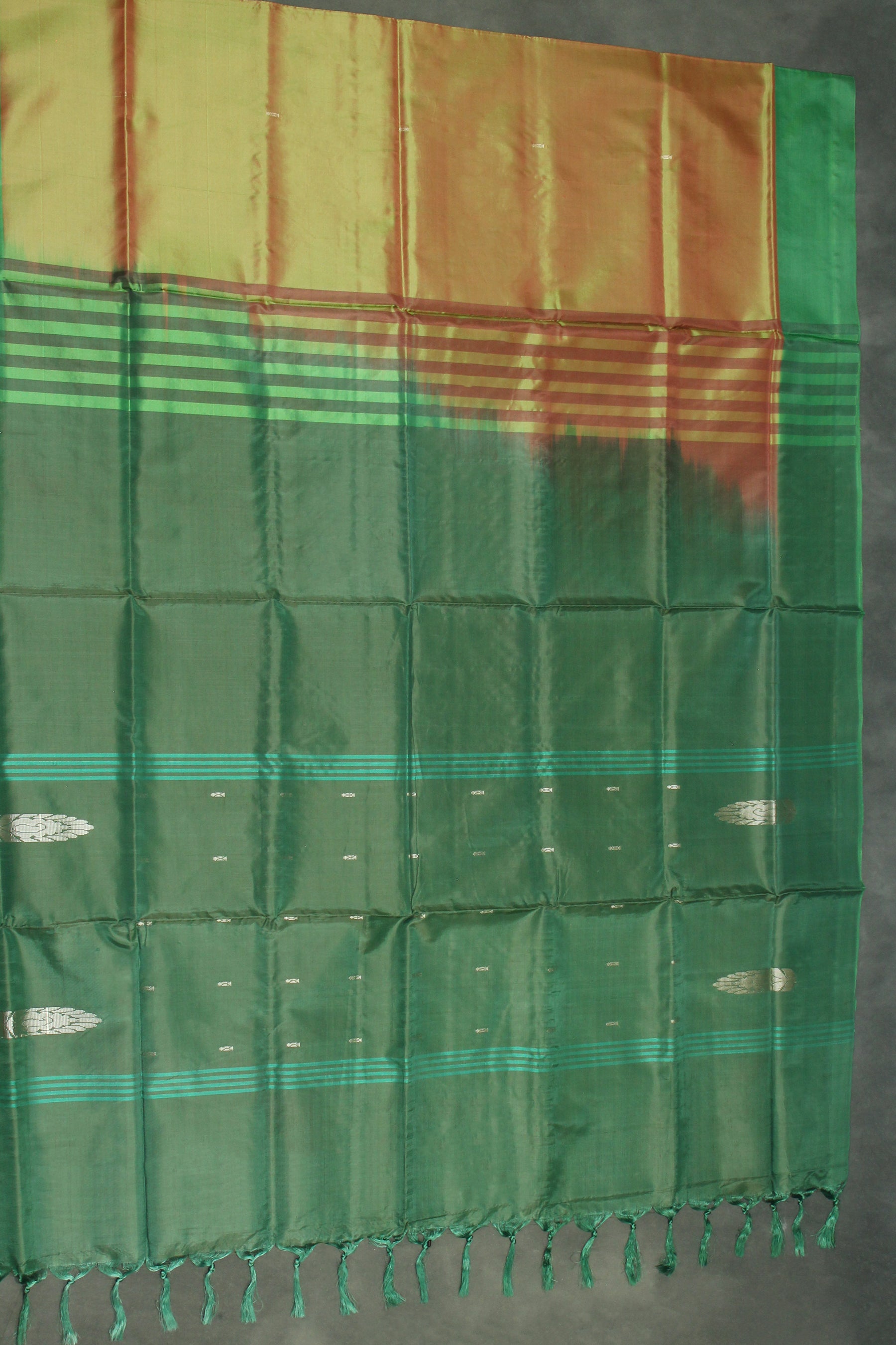 Bottle Green Vaazhai Naar (Banana Pith) Borderless Saree with Small Butta