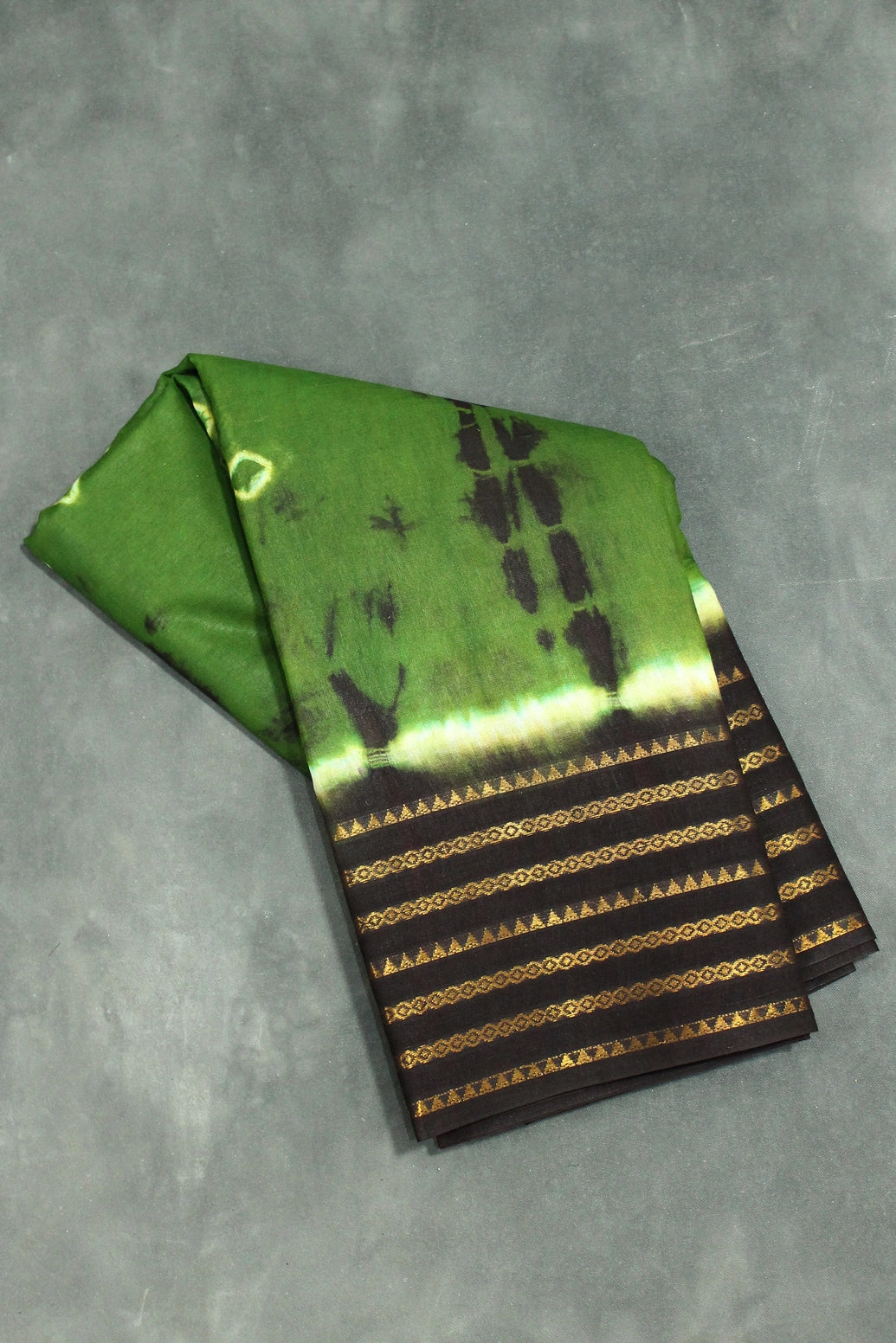 Mehendi Green Sungudi Cotton Bandhani Saree with Zari Border Saree JCS Fashions