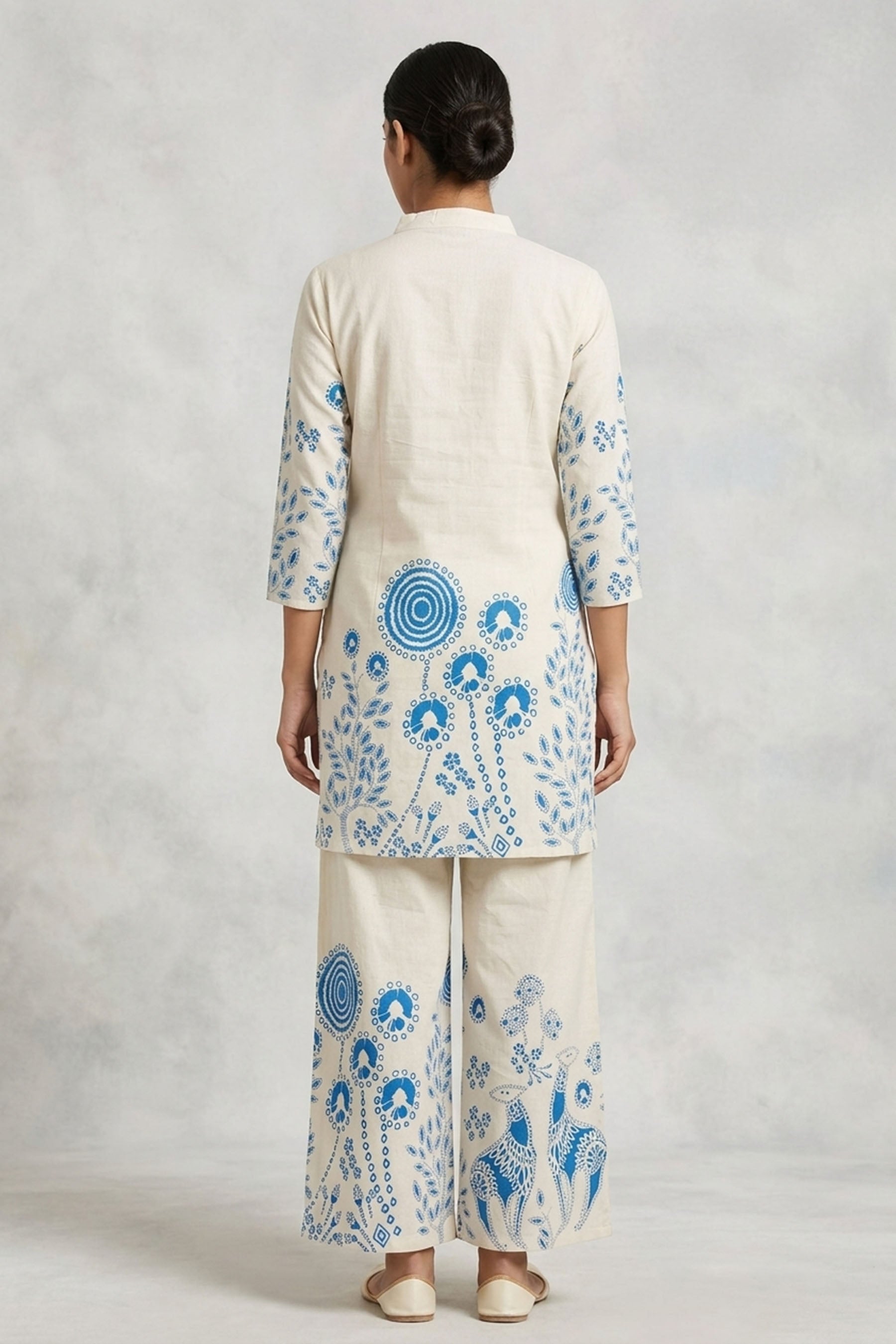 Cream Khadi Rayon Floral Mandarin Collar Kurti with Elastic Waist Pant Co-ord Set (2 pcs) — back pose