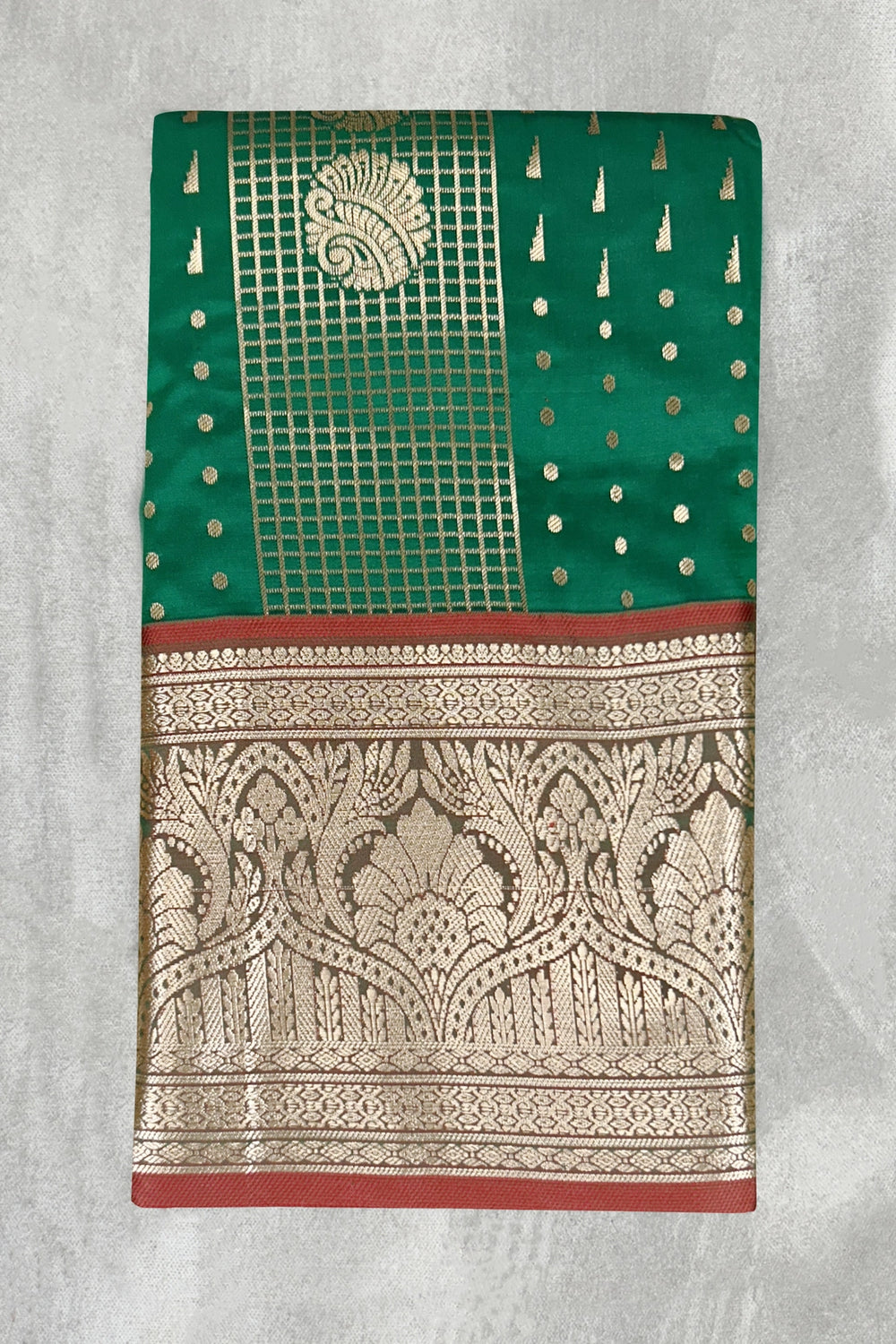 Green Pure Silk Saree with Heavy Zari Pallu and Border, Silk Mark Certificate, with Blouse Piece - 5.5 meters