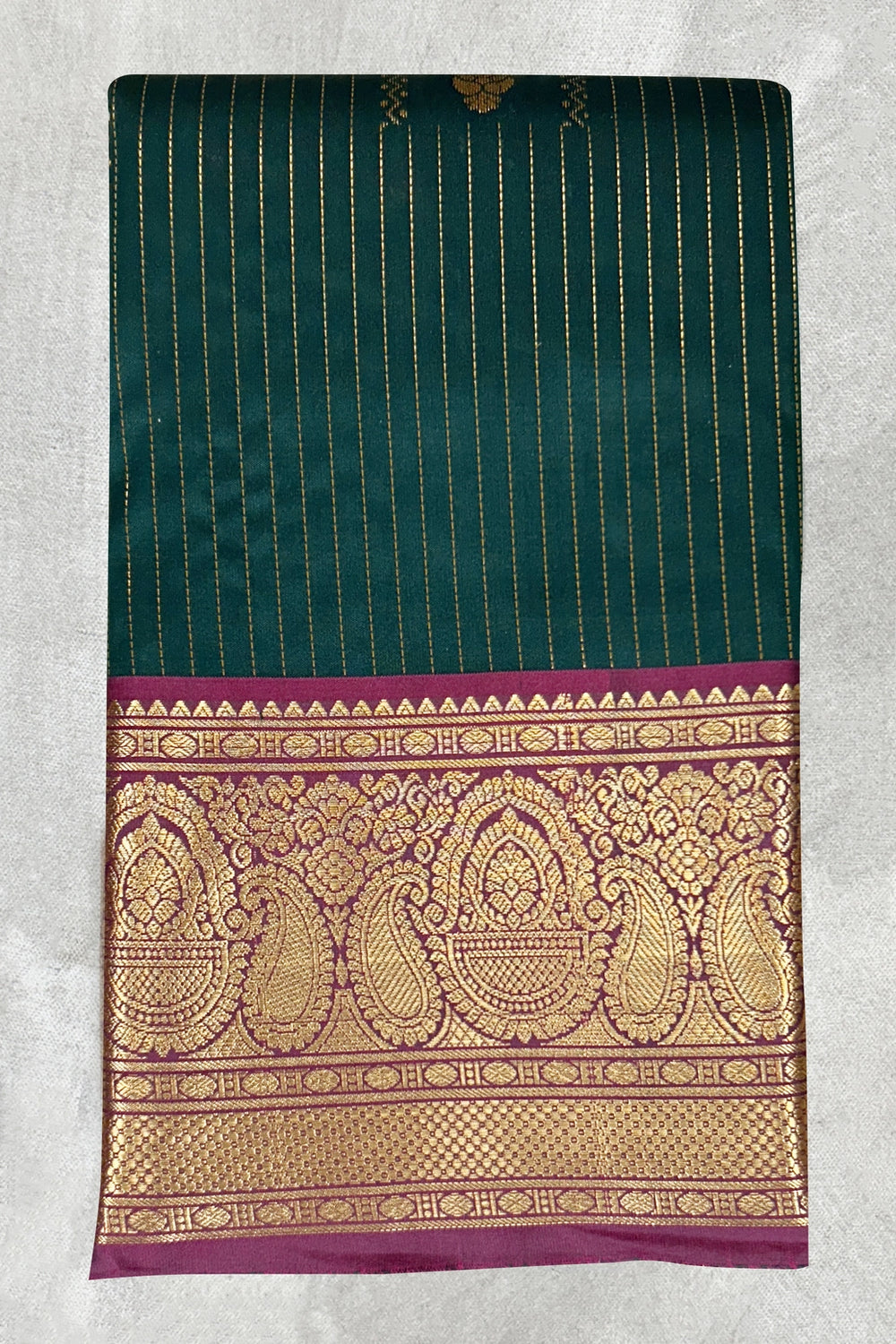 Green Pure Silk Saree with Heavy Pallu Border and Blouse, Traditional Woven Look - Green