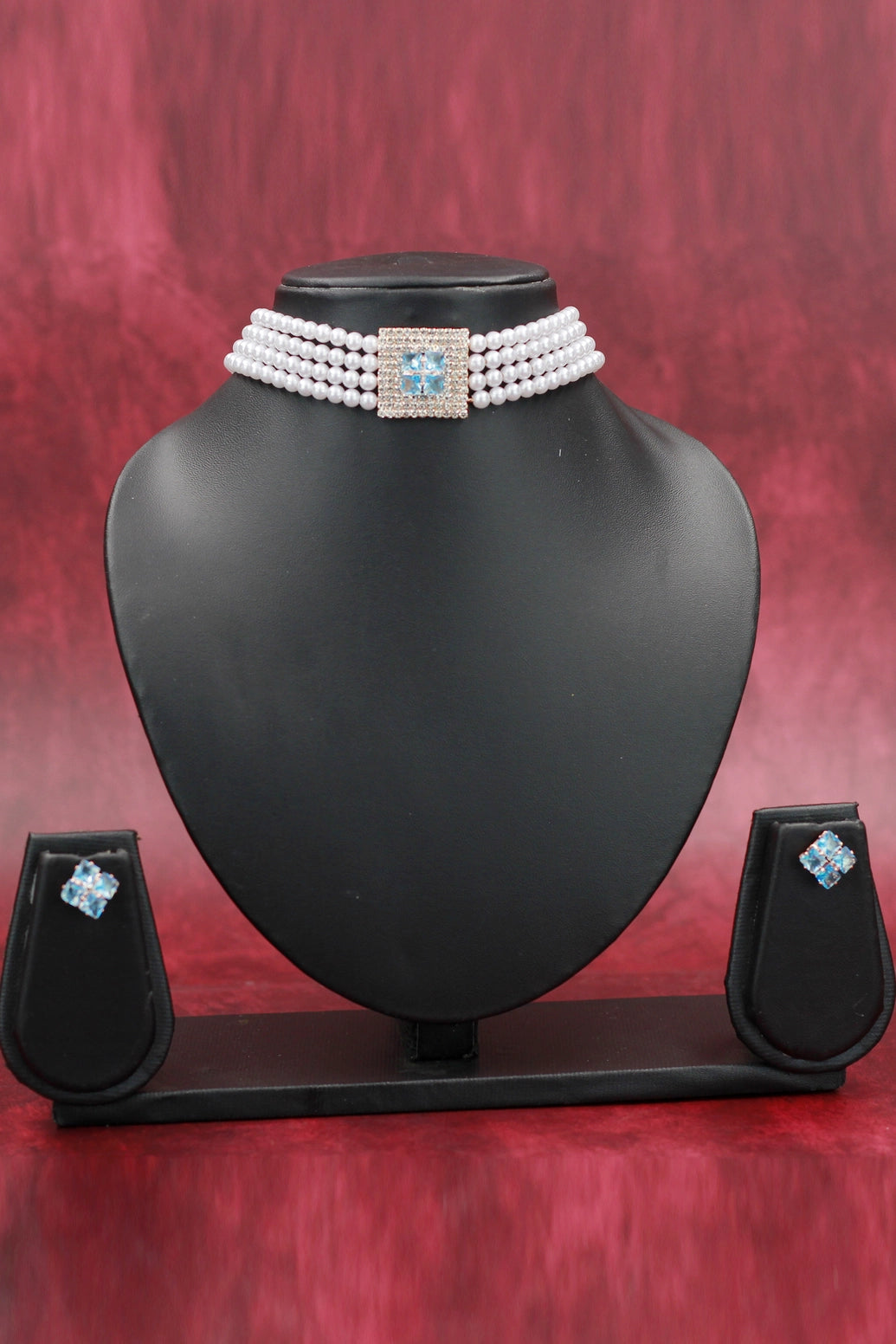 Pearl Choker Necklace Set with Stone-Embellished Pendant and Matching Stud Earrings