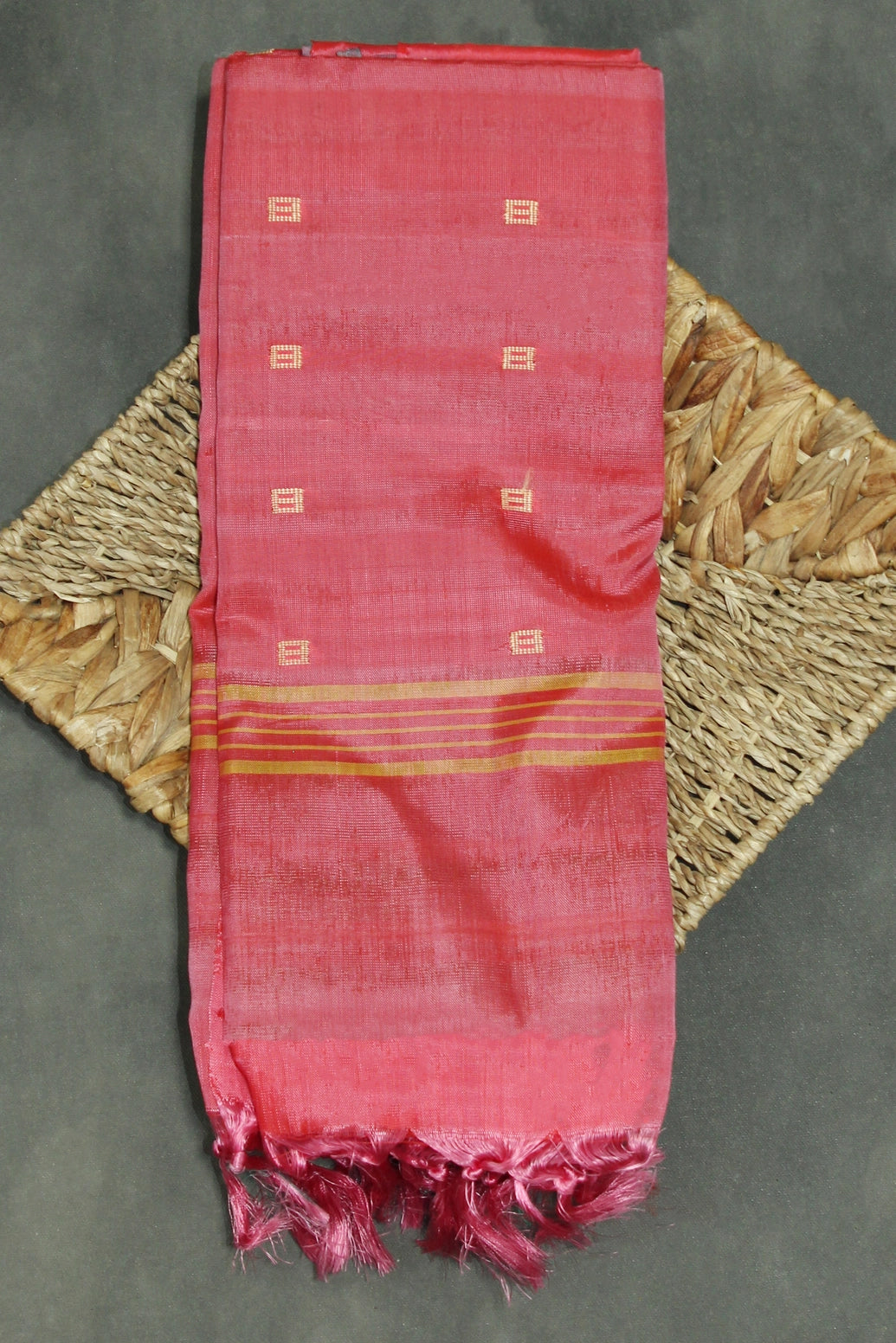 Reddish Pink Vaazhai Naar (Banana Pith) Handloom Borderless Saree with Small Butta - Reddish Pink