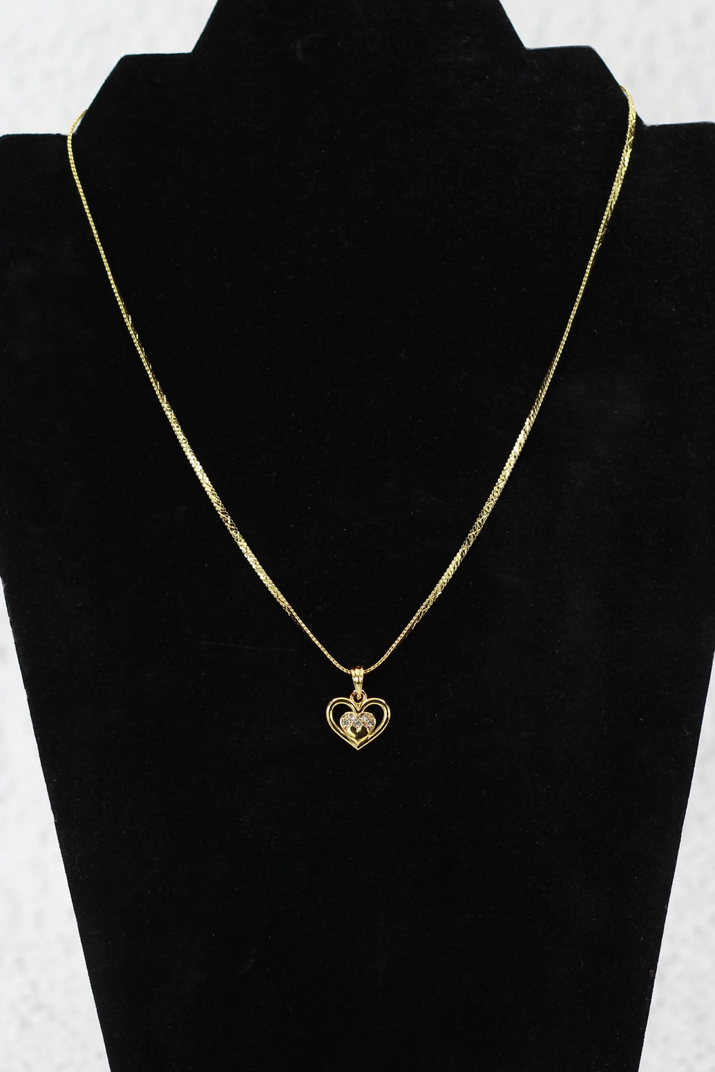 Gold-Tone Textured Chain Necklace with Heart Pendant for Women - 9.5 inch - Gold